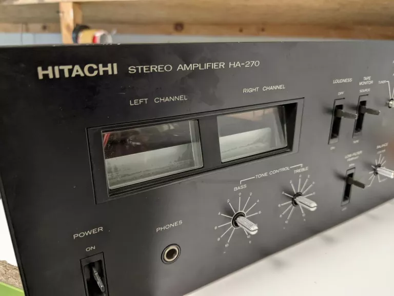 WZMACNIACZ HITACHI HA-270 USZKODZONY !!