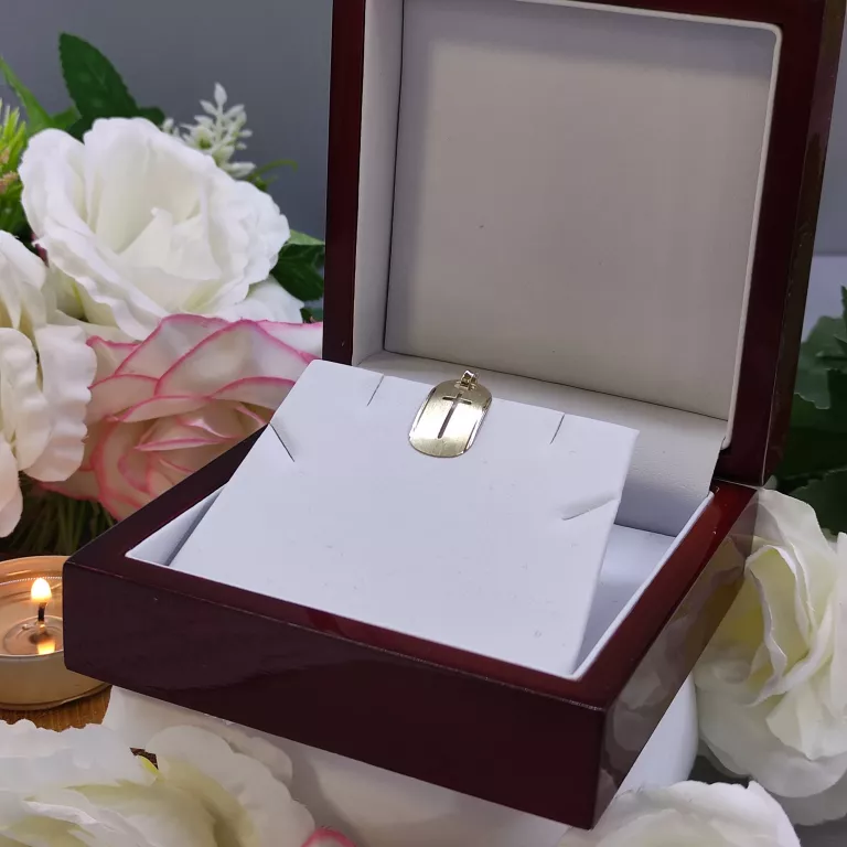 zlota-zawieszka-krzyz-081g-585p-warszawska-33-mragowo