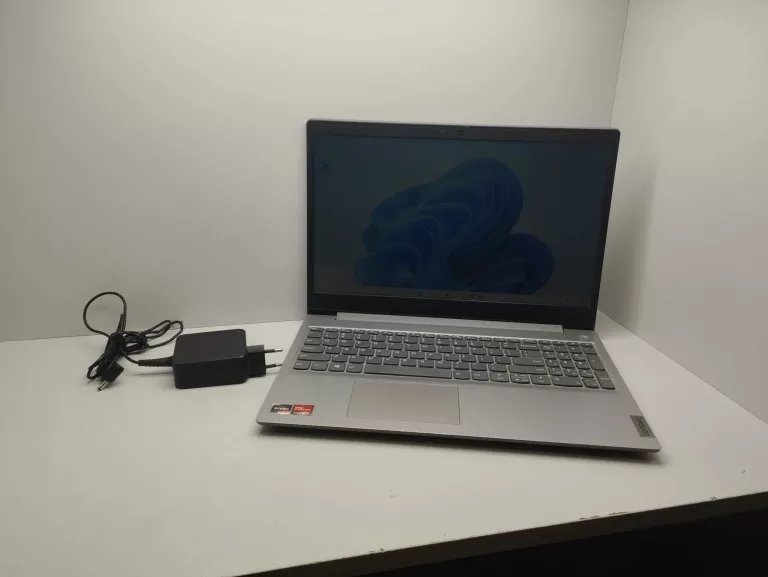 LAPTOP LENOVO 81W1