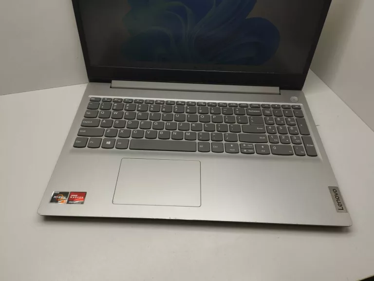 LAPTOP LENOVO 81W1