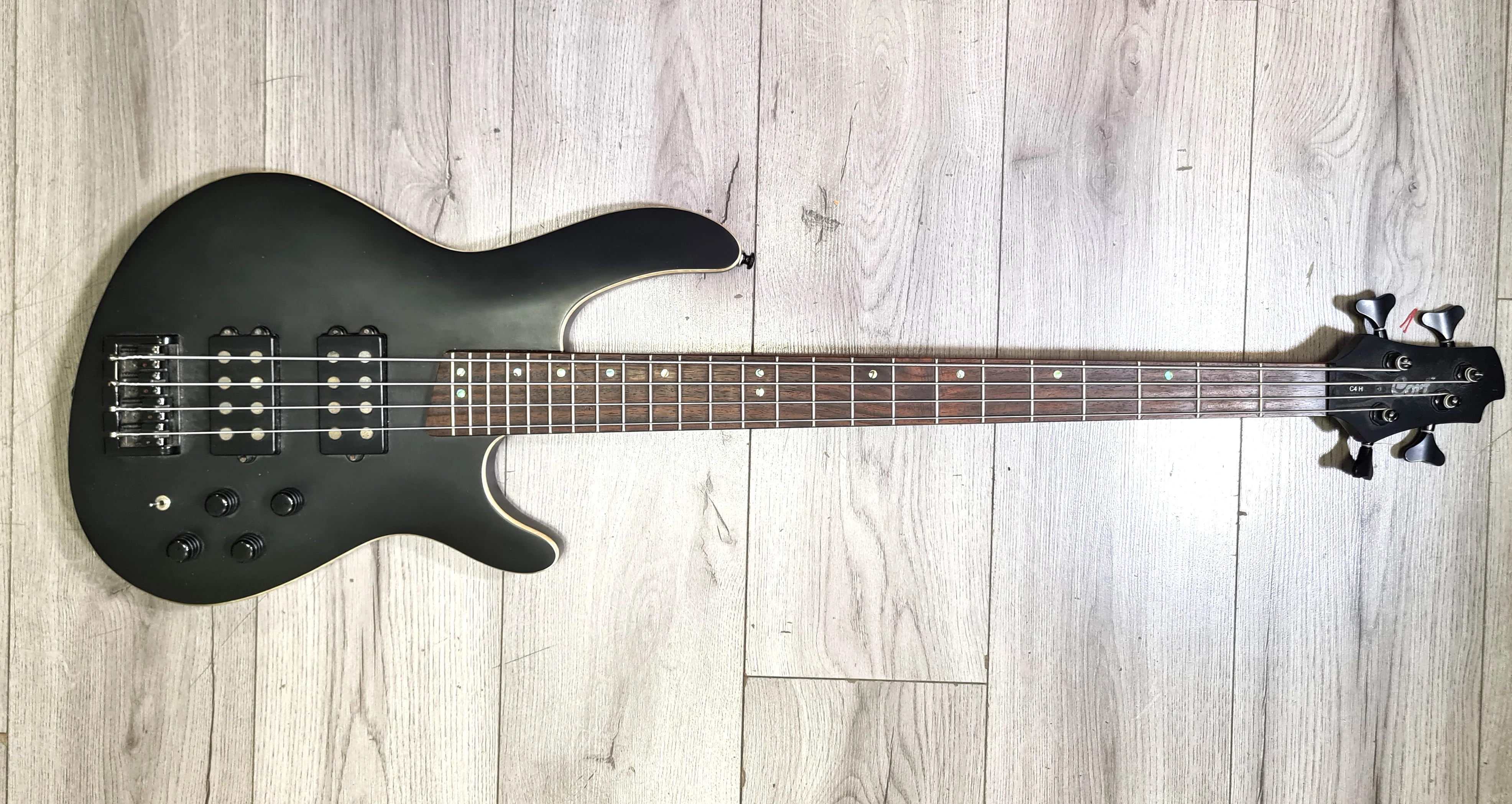 cort-c4h-bks-aktywna-gitara-basowa-etui-kod-producenta-corabvpbk