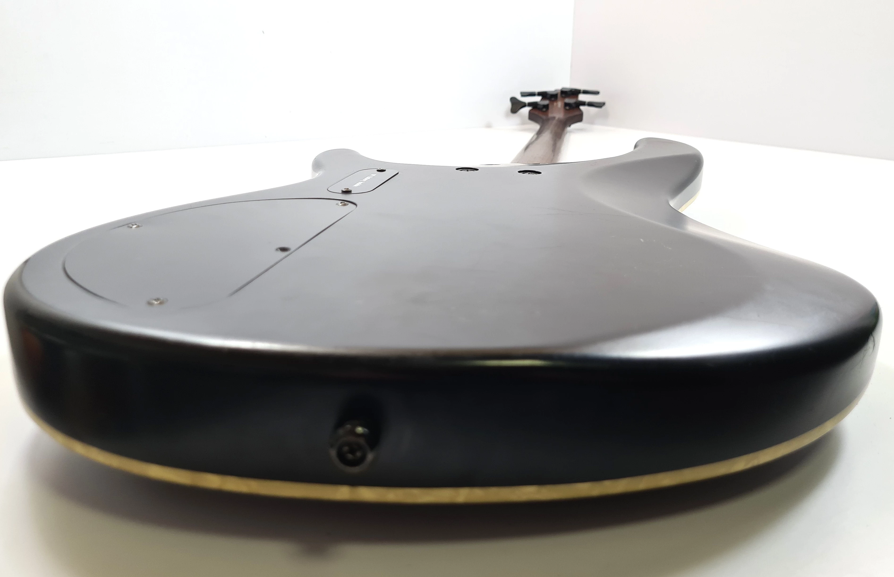 cort-c4h-bks-aktywna-gitara-basowa-etui-product-id-14e7e65c-0c21-4879-b589-2b13277095be