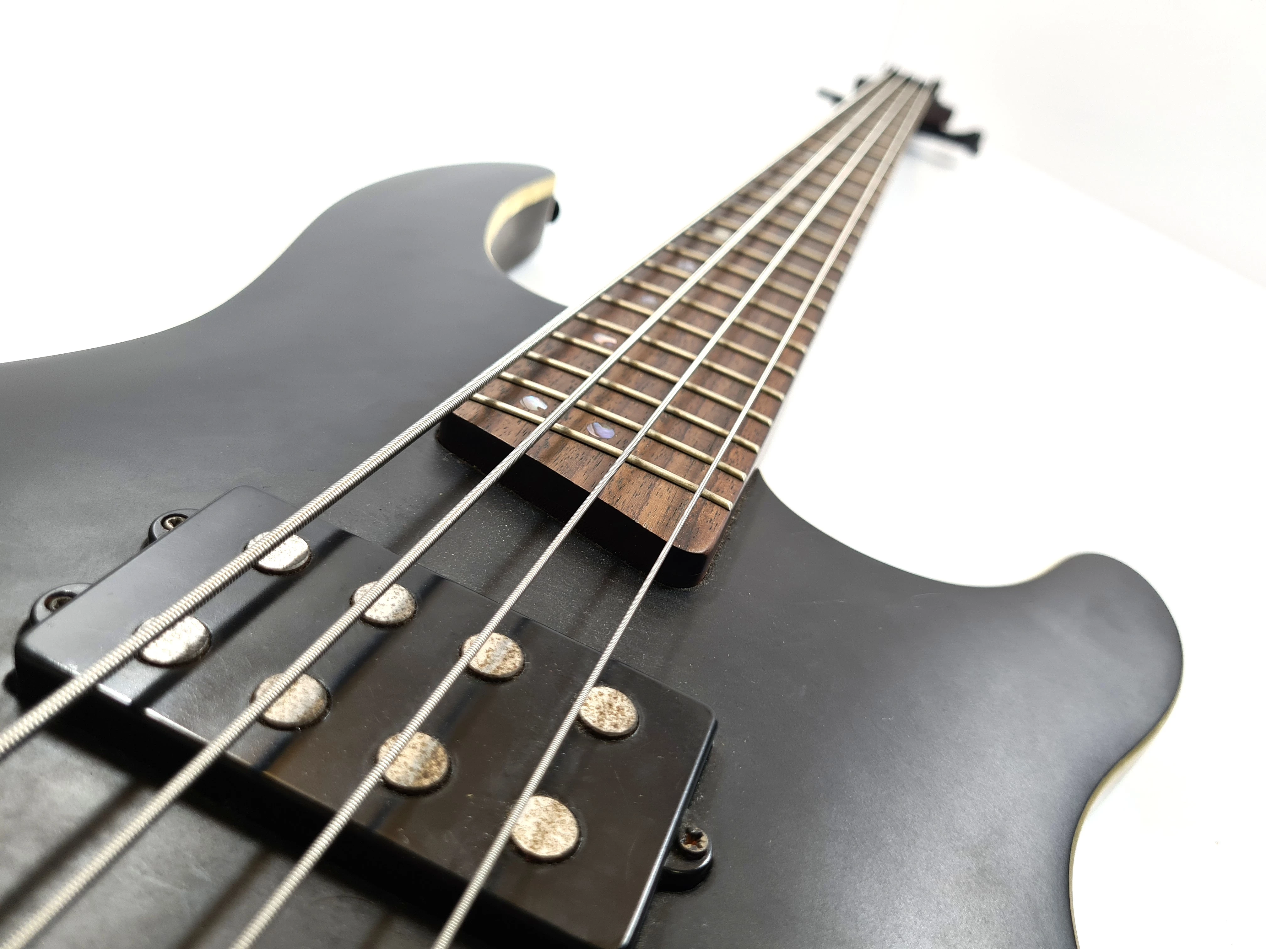 cort-c4h-bks-aktywna-gitara-basowa-etui-marka-cort