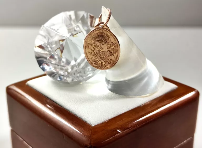 RELIGIJNY ZŁOTY MEDALIK MATKA BOSKA 585 0,59G