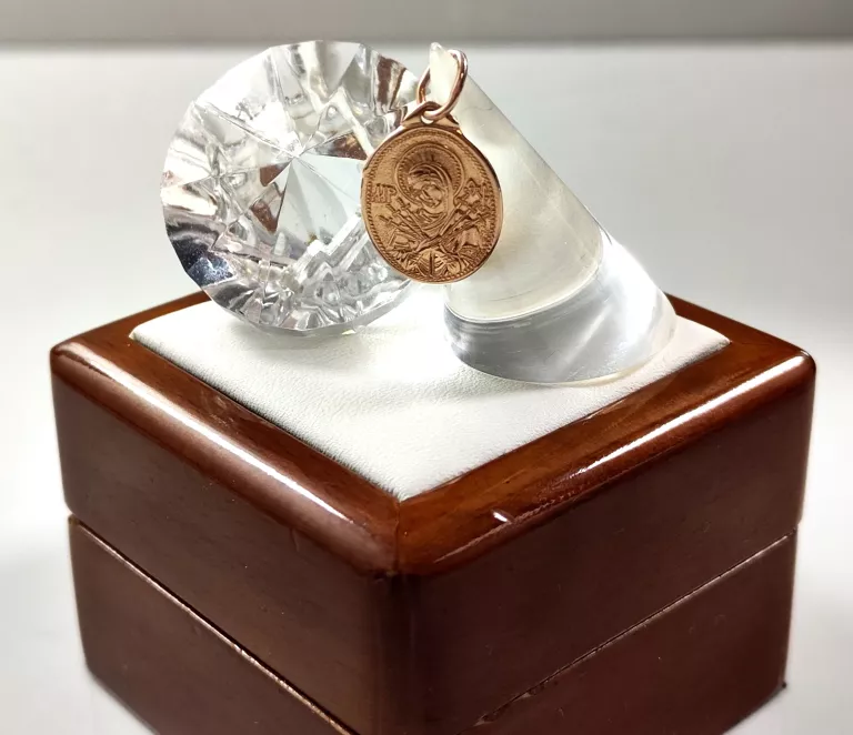 RELIGIJNY ZŁOTY MEDALIK MATKA BOSKA 585 0,59G