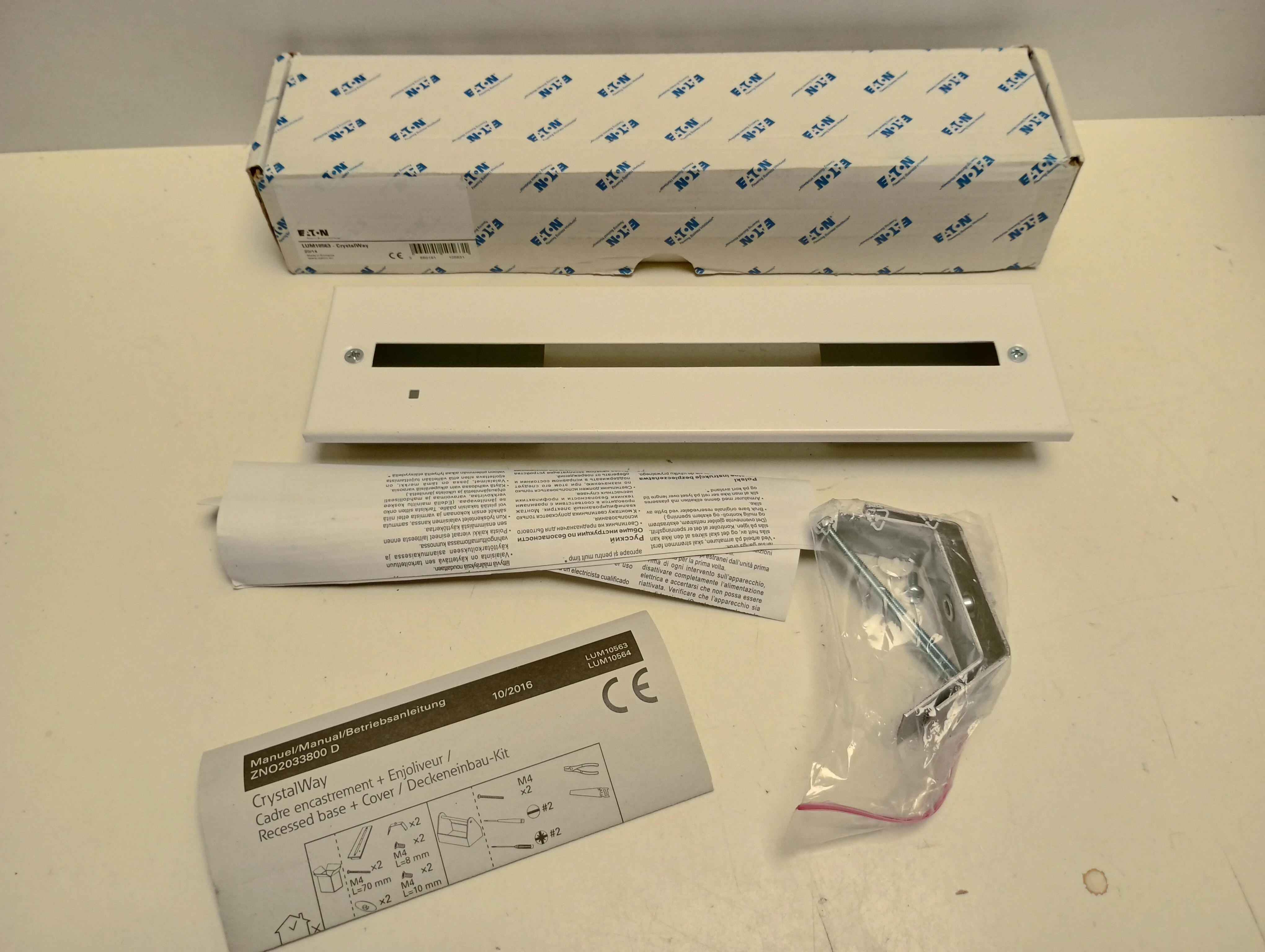 eaton-lum-10563-ramka-instalacyjna-crystal-way-osiedle-teatralne-3u15-krakow