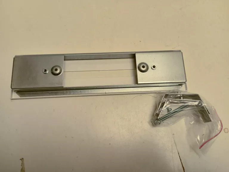 eaton-lum-10563-ramka-instalacyjna-crystal-way-stan-11323-2