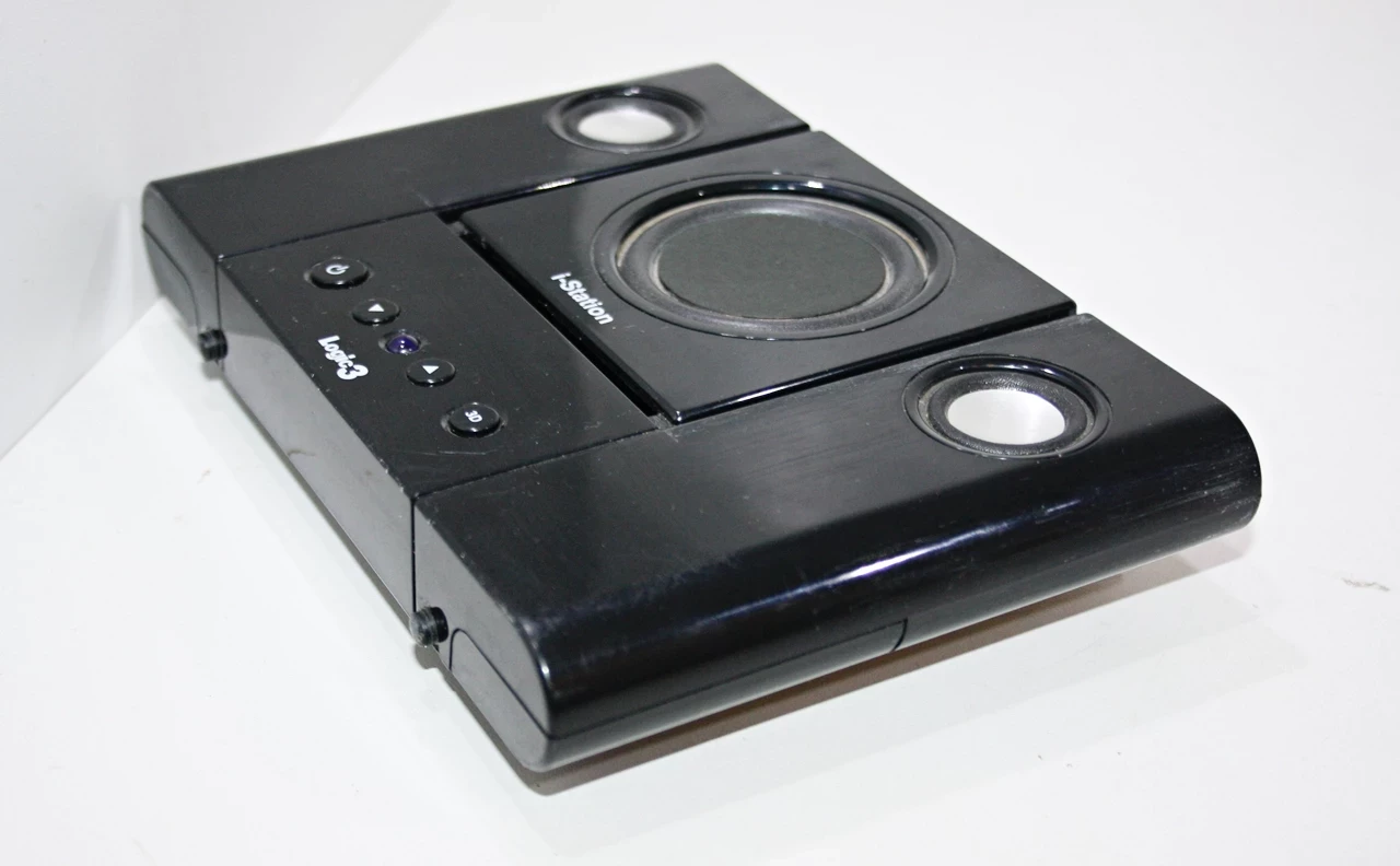 stacja-dokujaca-logic3-i-station-7-radio-fm