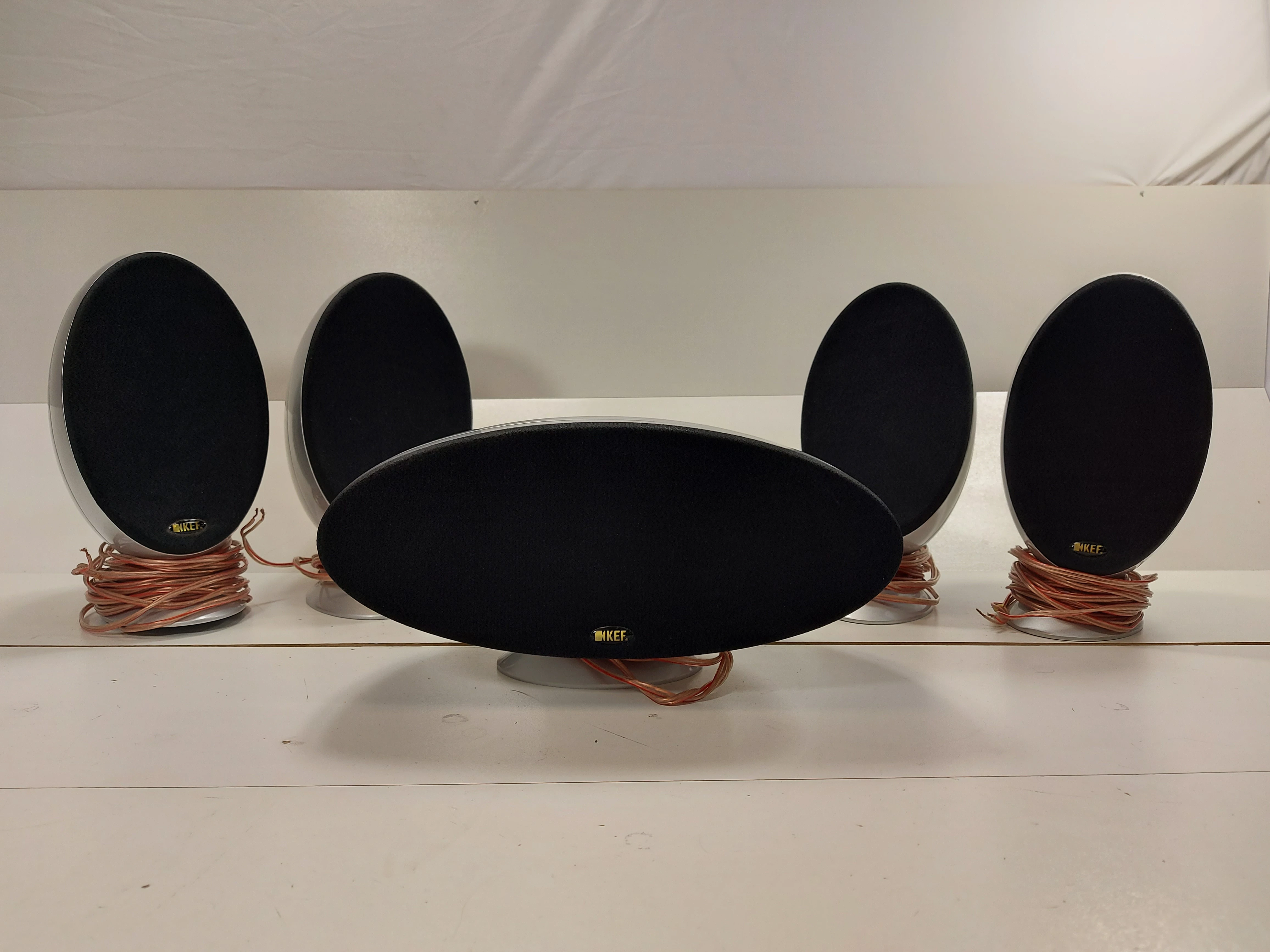 swietny-zestaw-kina-domowego-51-kef-kht-3005-rodzaj-subwoofera-aktywny