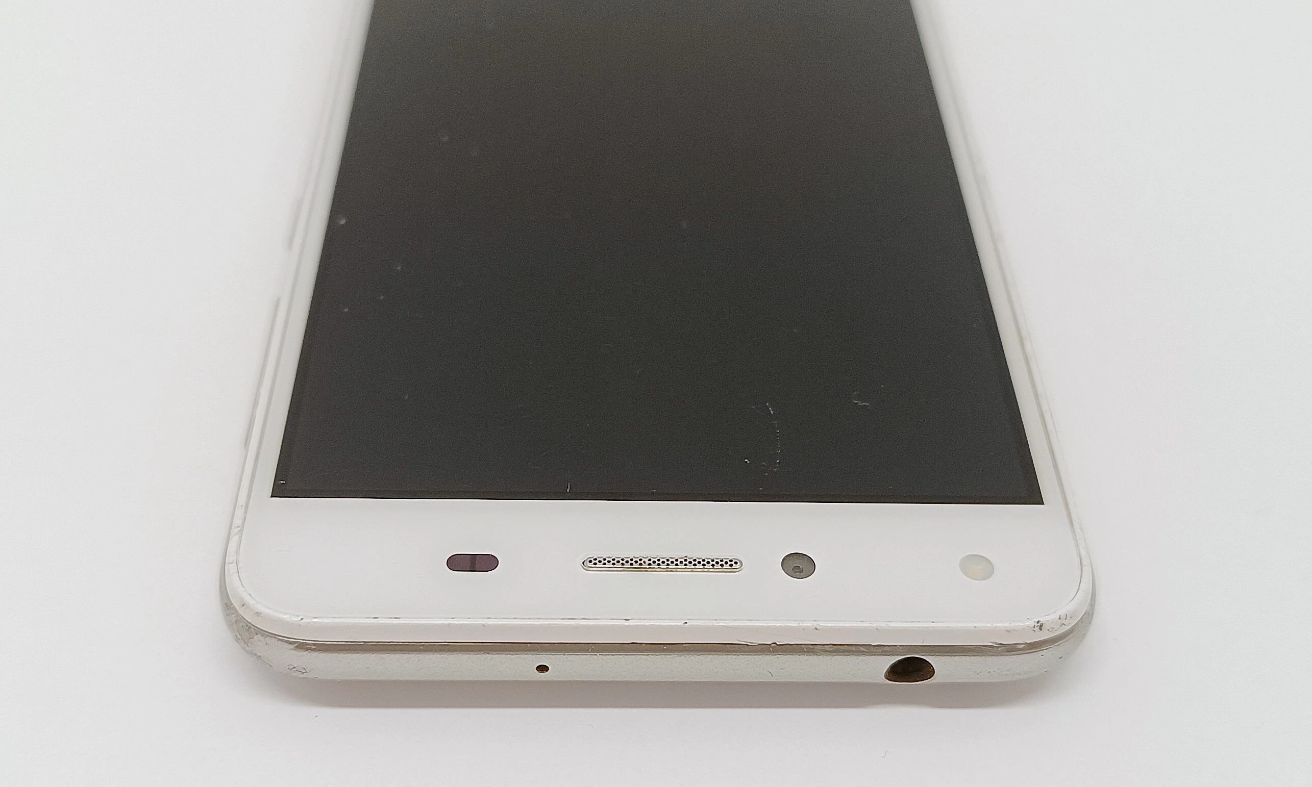 telefon-huawei-y6-ii-compact-nie-laduje-sie-kolor-bialy