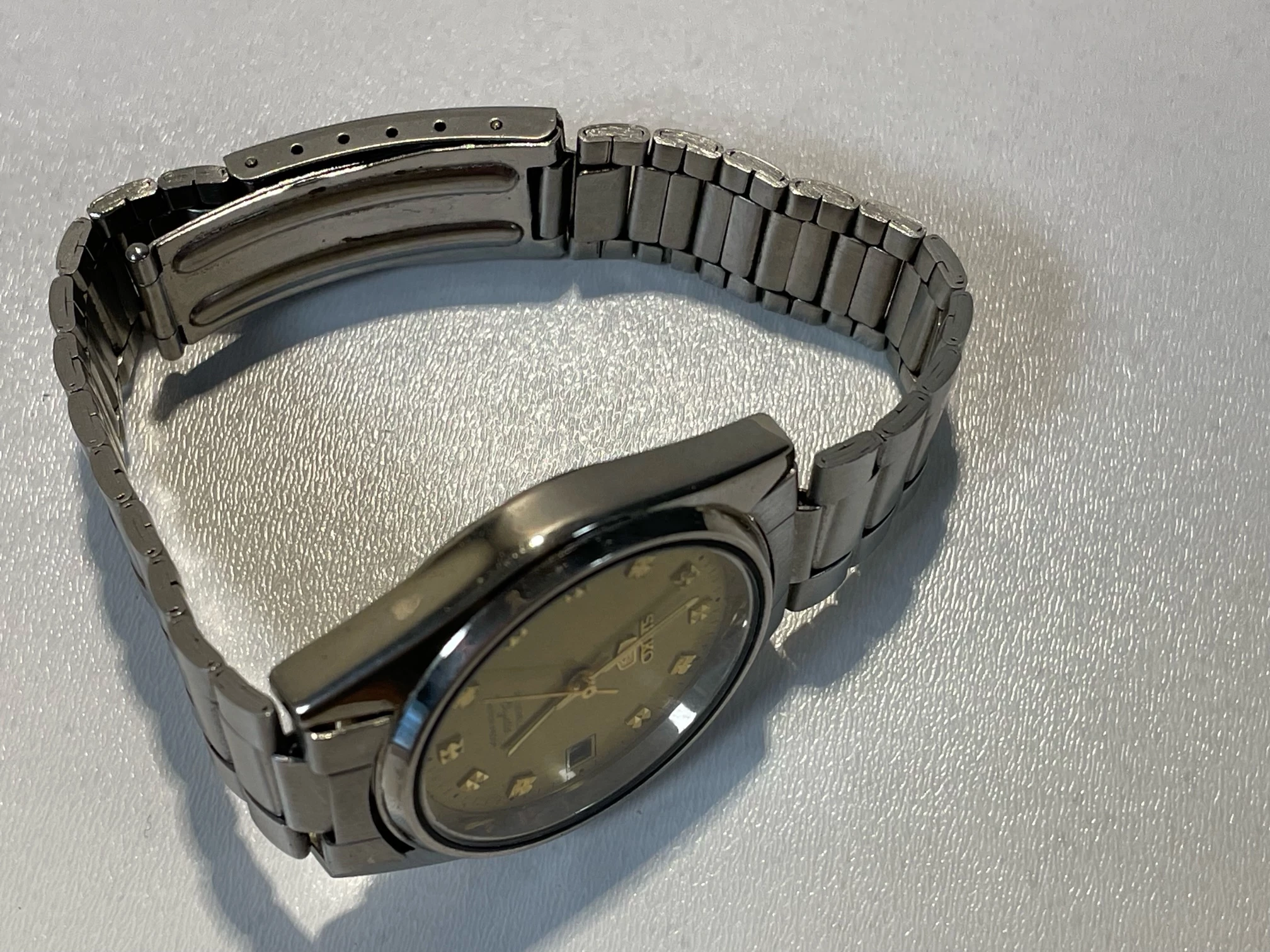 zegarek-seiko-5-automatic-25-jewels-funkcje-datownik