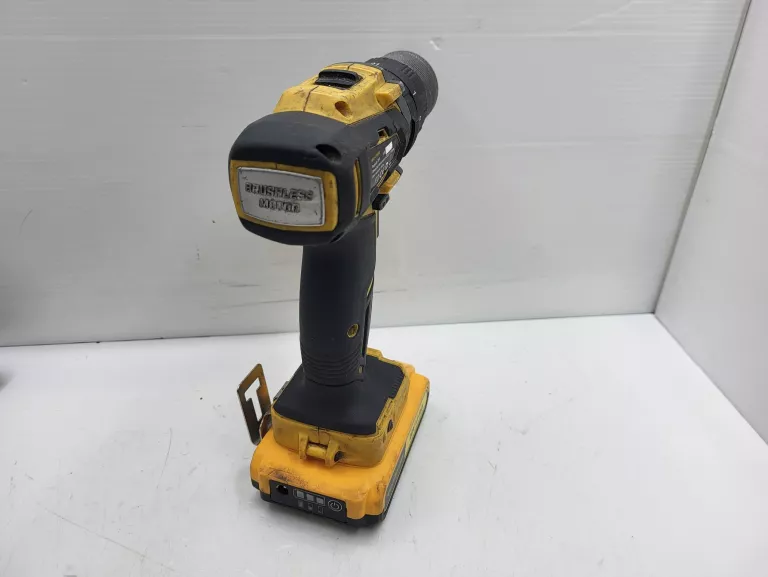 WKRETARKA ADLER AKU-1700 W