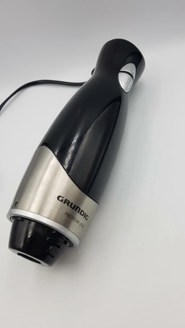 robot-kuchenny-wielofunkcyjny-grundig-bl-5040-opis-kolor-dominujacy-czarny