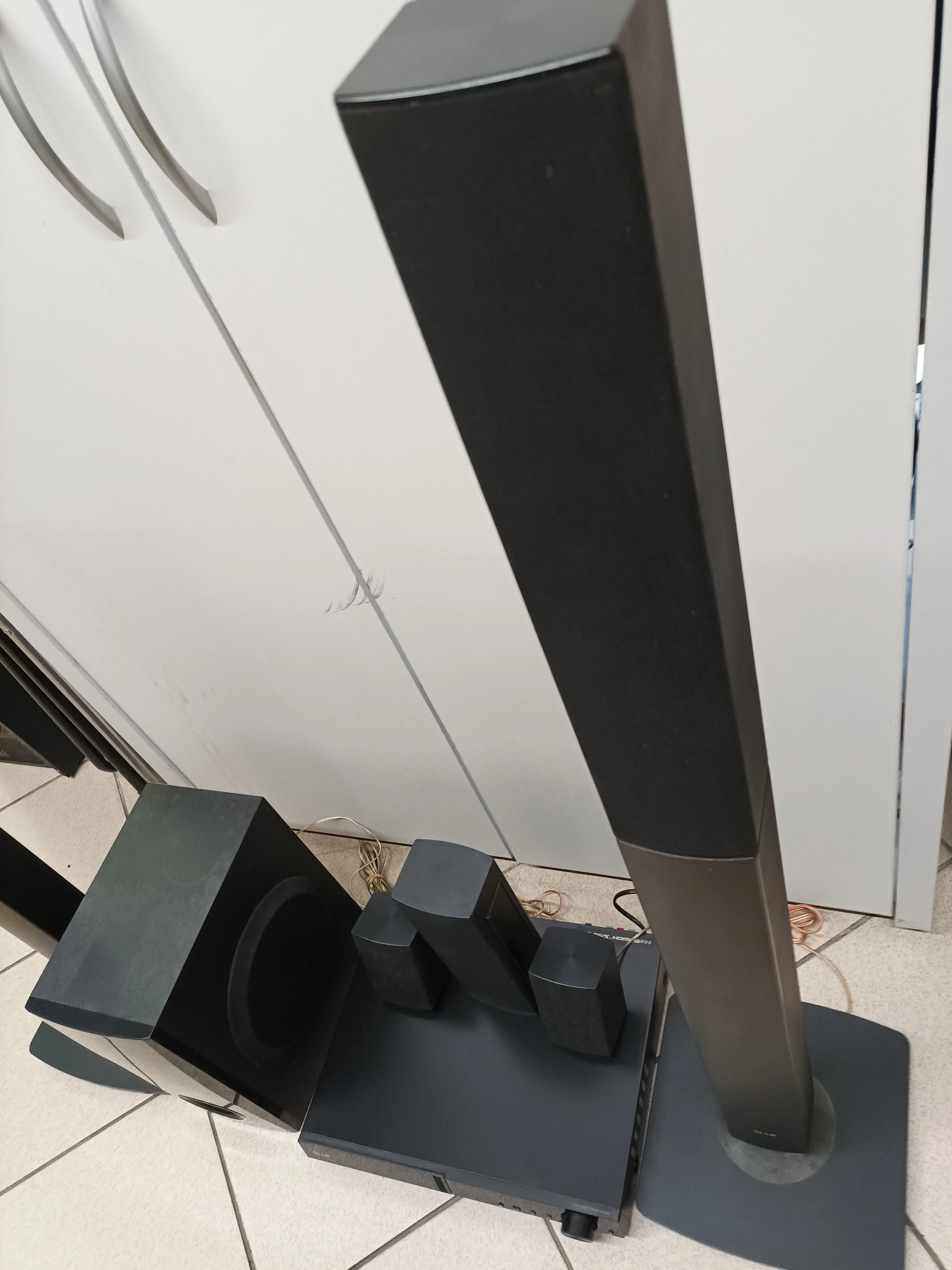 zestaw-kino-domowe-lg-dh4430p-liczba-kolumn-w-zestawie-6