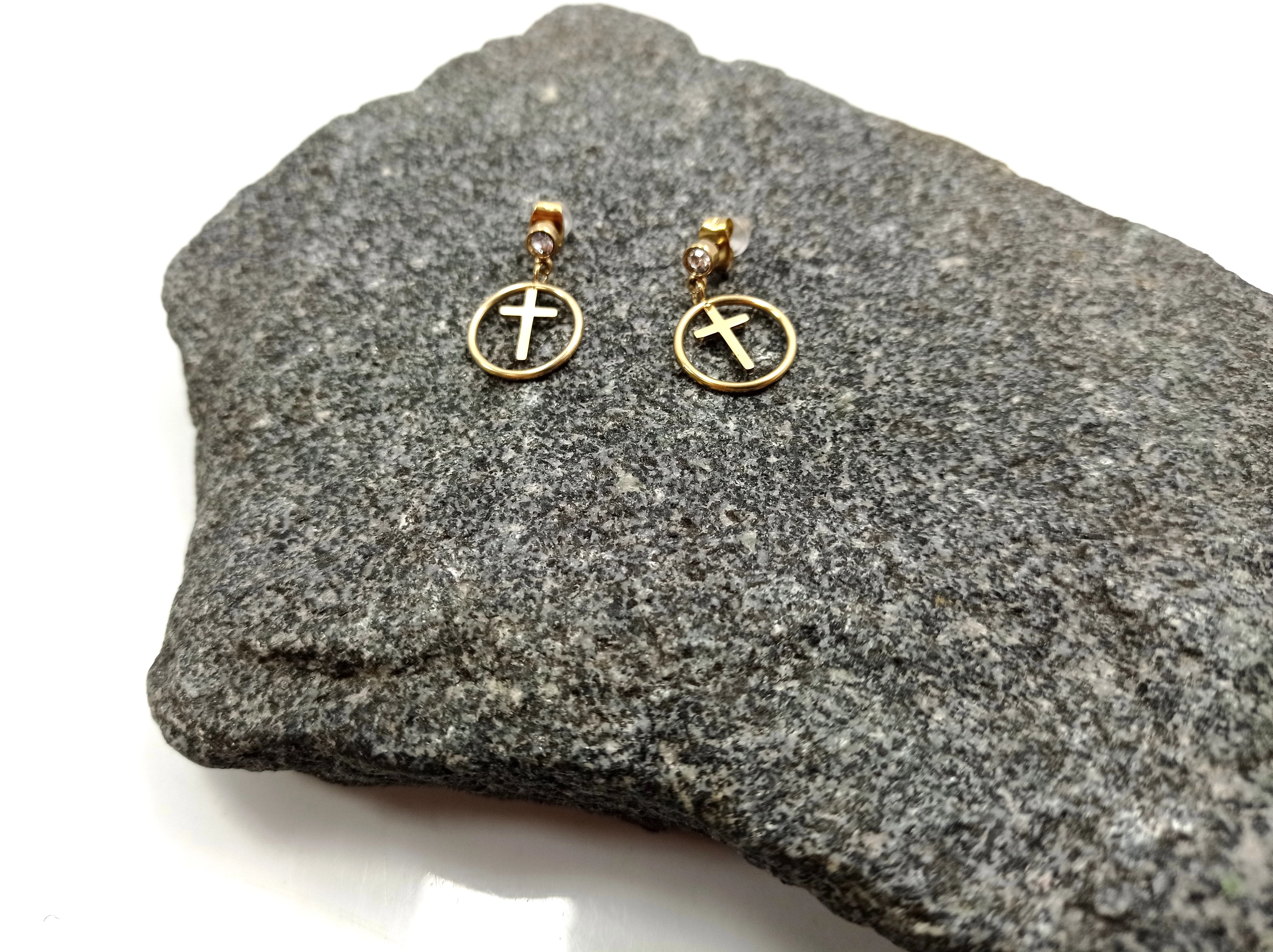 kolczyki-stal-pozlacana-krzyz-cyrkonia-okrag-rodzaj-2205-2