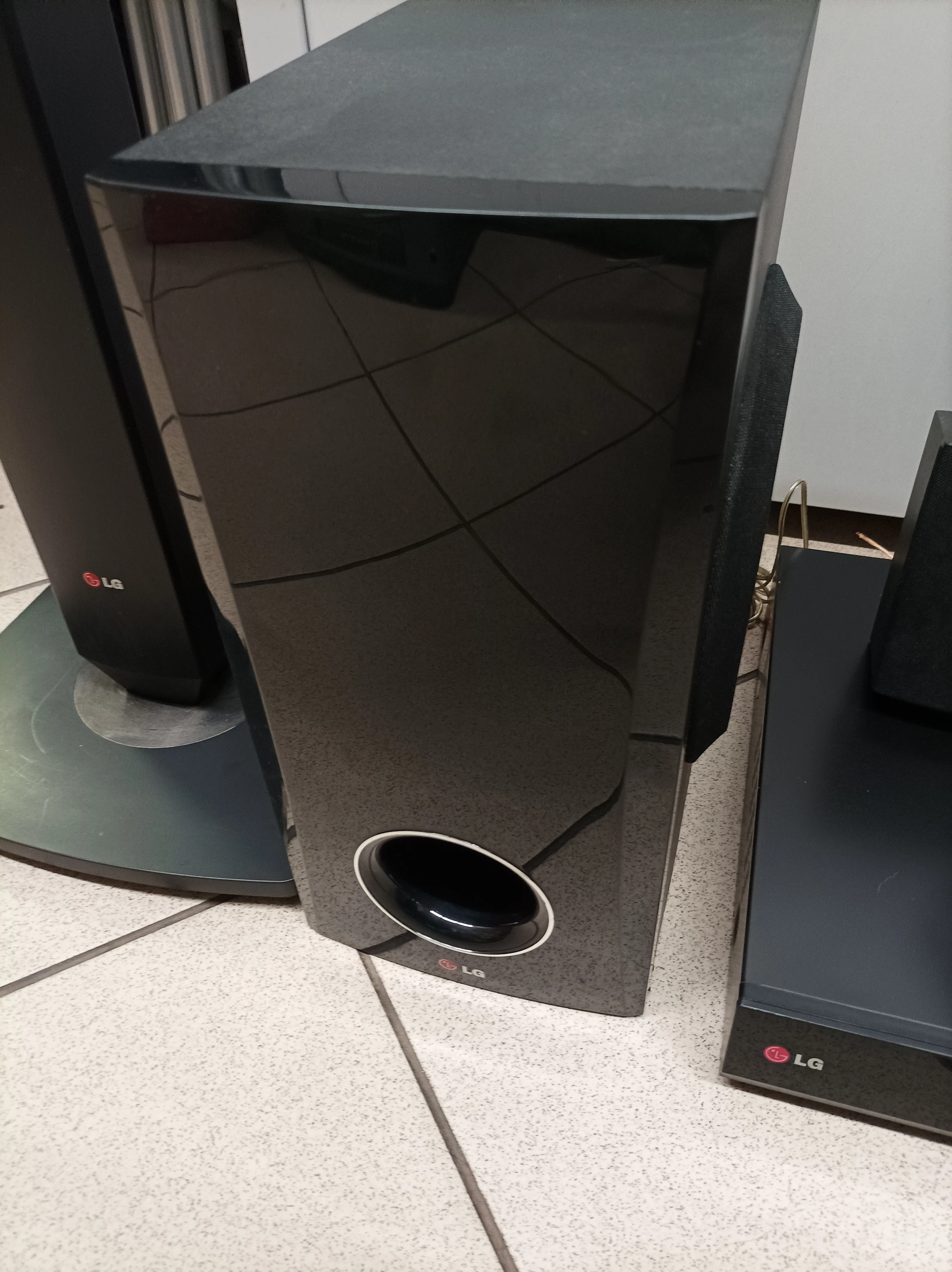 zestaw-kino-domowe-lg-dh4430p-rodzaj-subwoofera-pasywny