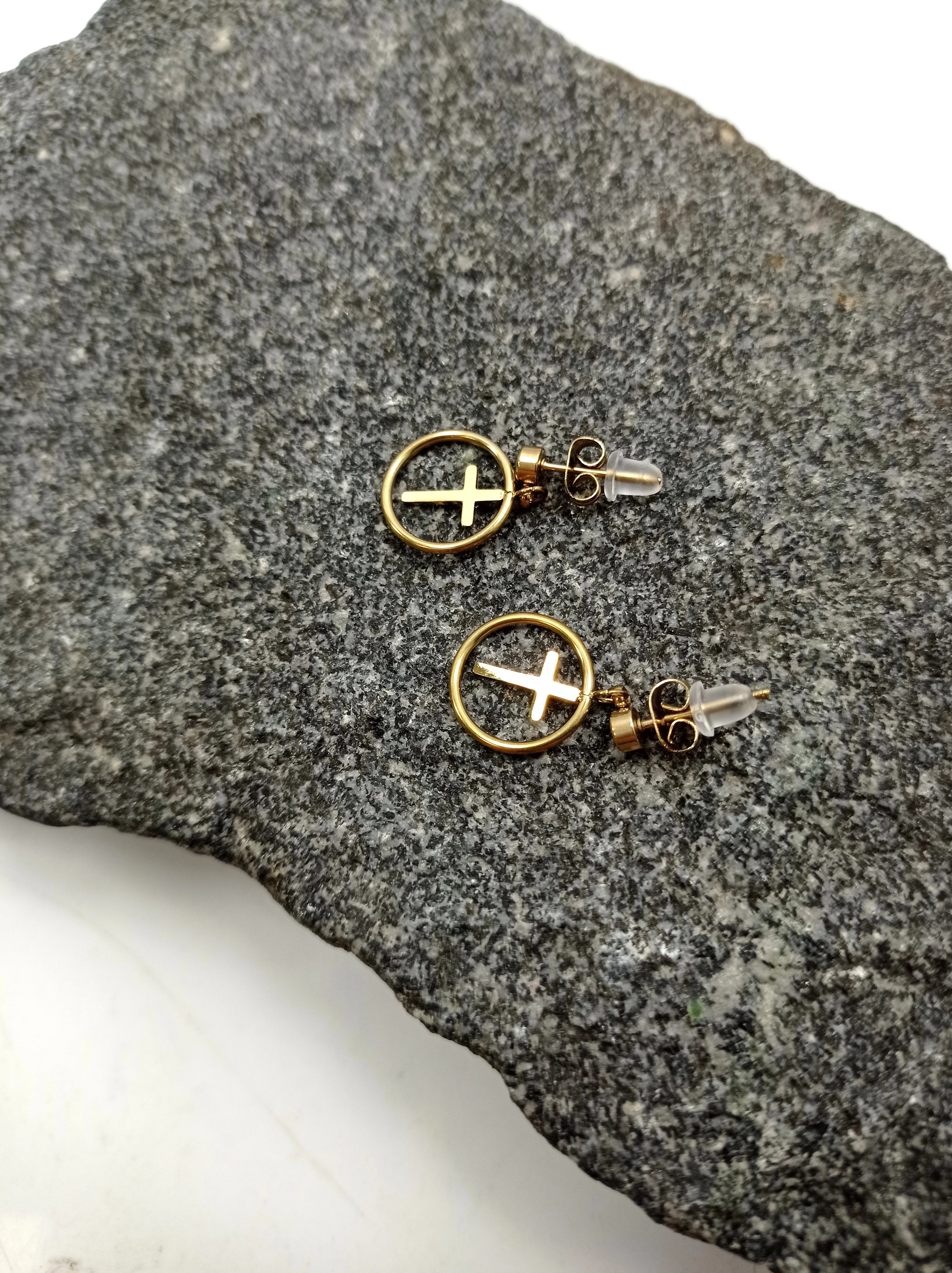 kolczyki-stal-pozlacana-krzyz-cyrkonia-okrag-rodzaj-zapiecia-2207-5