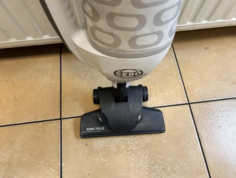 ODKURZACZ PIONOWY SEBO FELIX KOMBI
