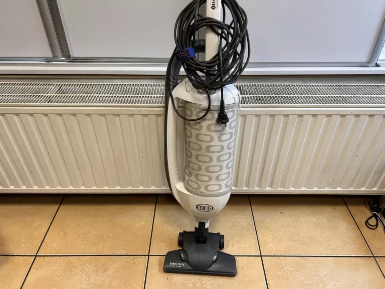ODKURZACZ PIONOWY SEBO FELIX KOMBI