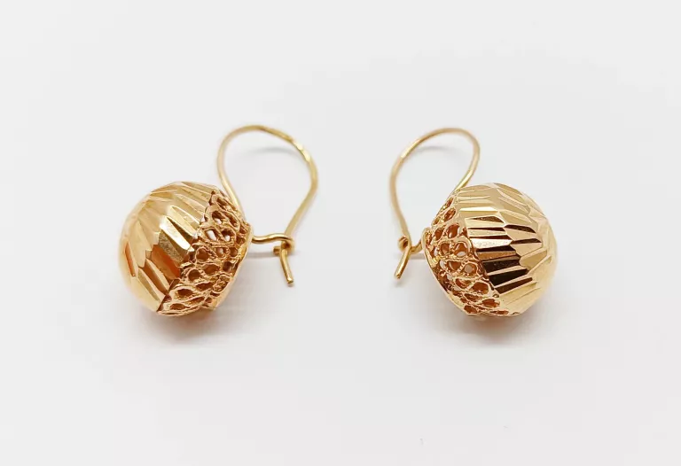 zlote-kolczyki-rodzaj-bigla-zamkniety