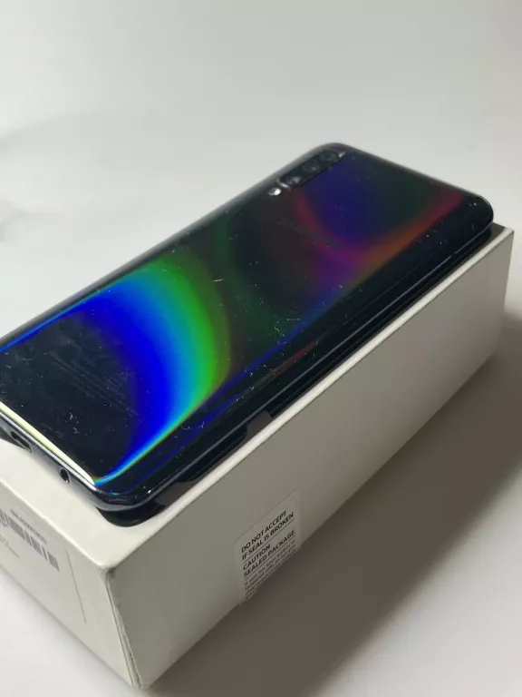 TELEFON SAMSUNG A50 4/128 GB. PĘKNIĘCIE