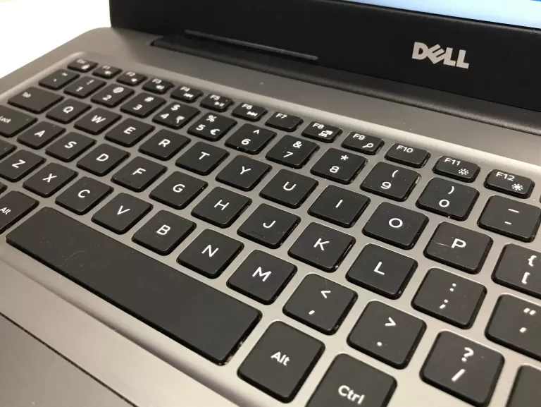 DELL INSPIRON 5767 I7/8GB/256GB/RADEON R7