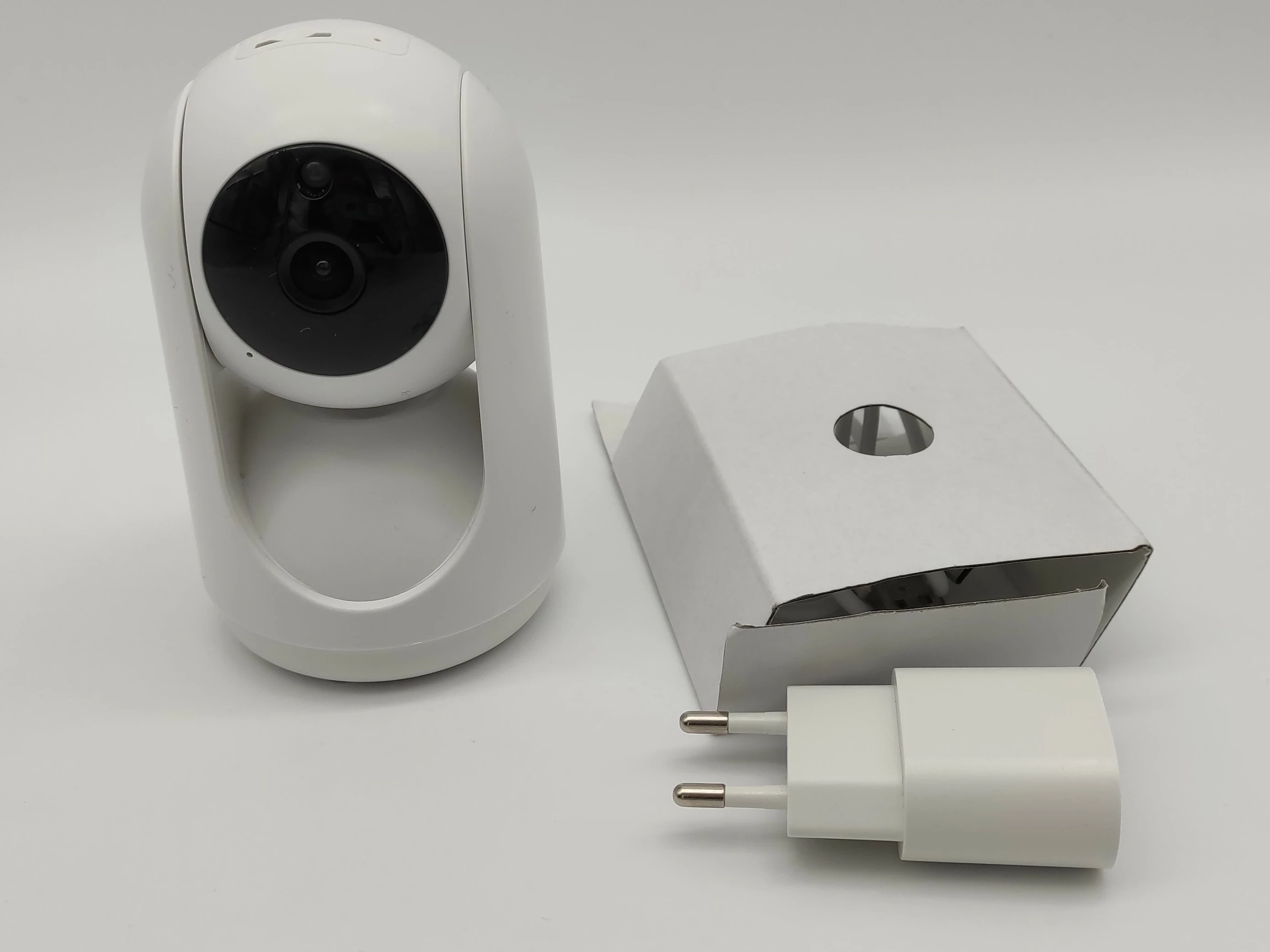 kamera-wewnetrzna-lsc-smart-ptz-si-e22701-lad-kolor-bialy