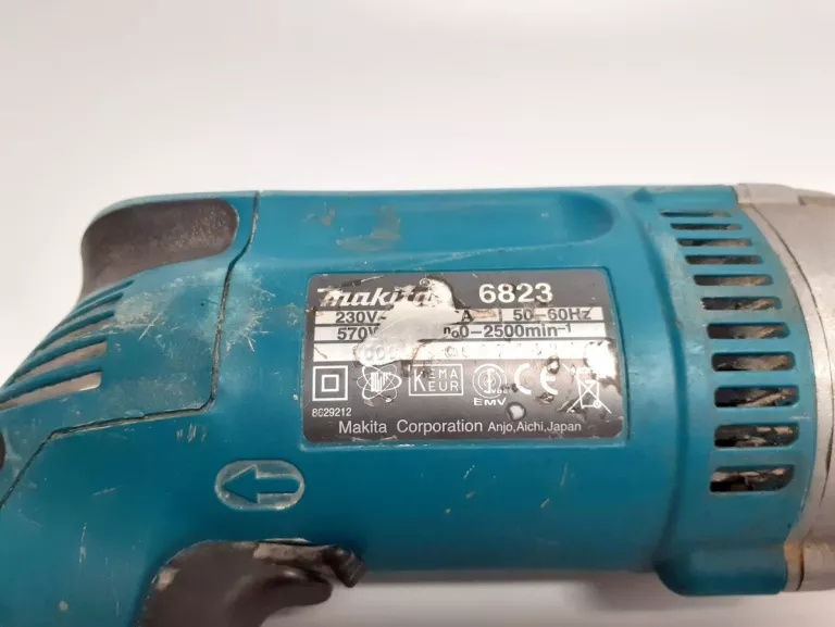 ATORNILLADOR MAKITA 6823