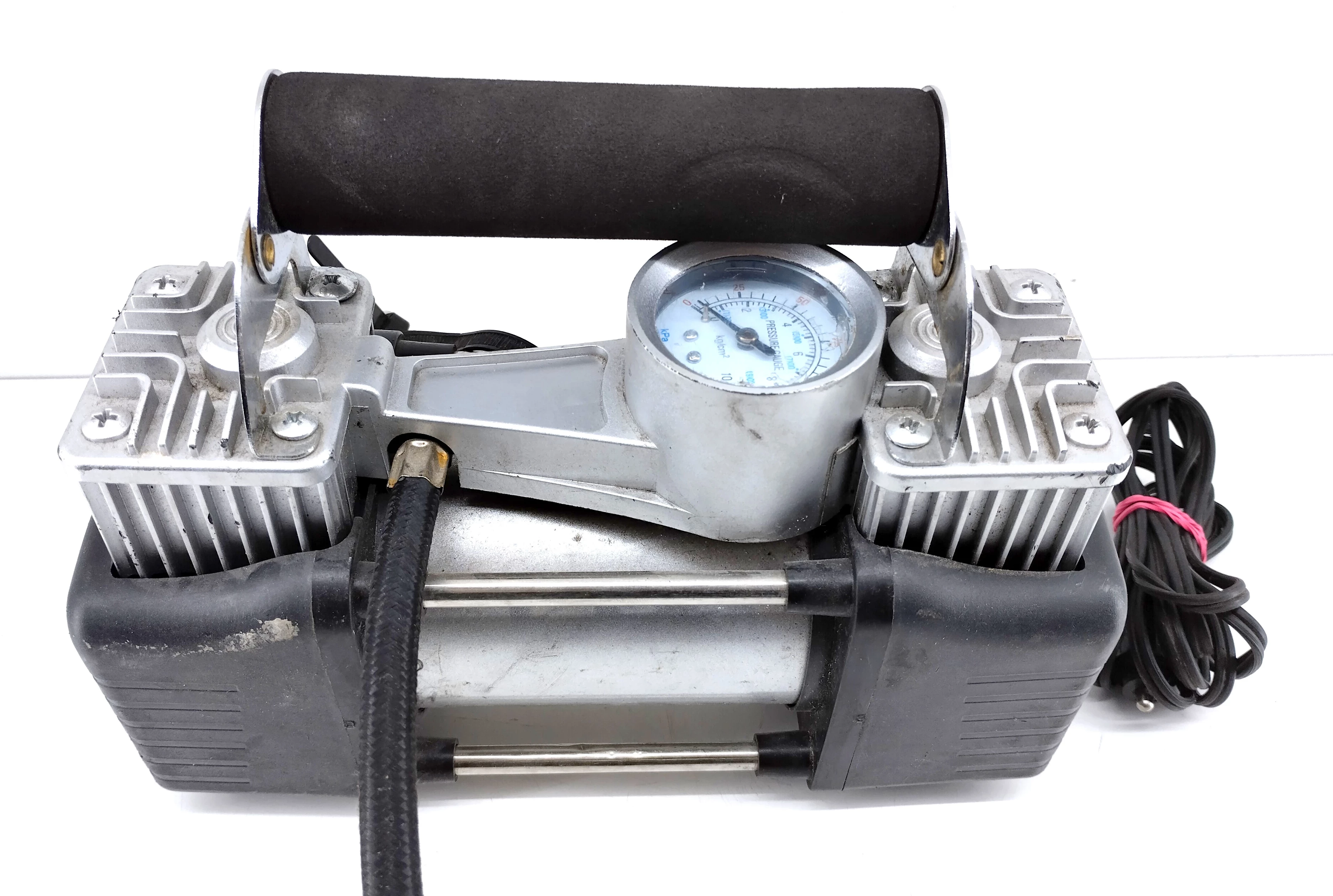 kompresor-pompka-samochodowa-do-zapalniczki-model-02179