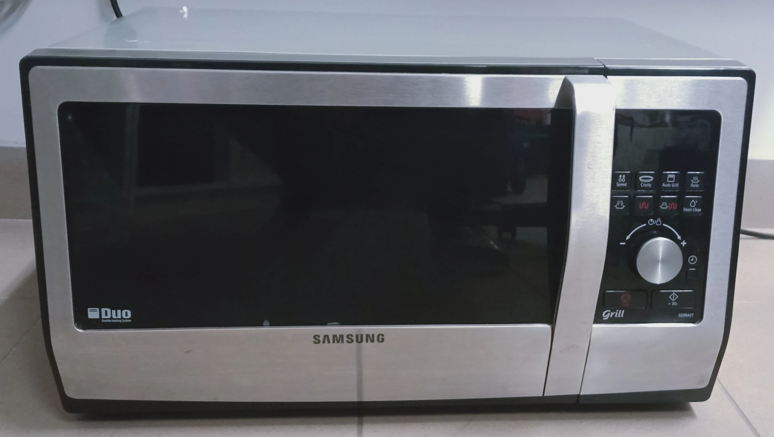 mikrofala-samsung-ge89asttalerz-kolor-dominujacy-srebrnyszary