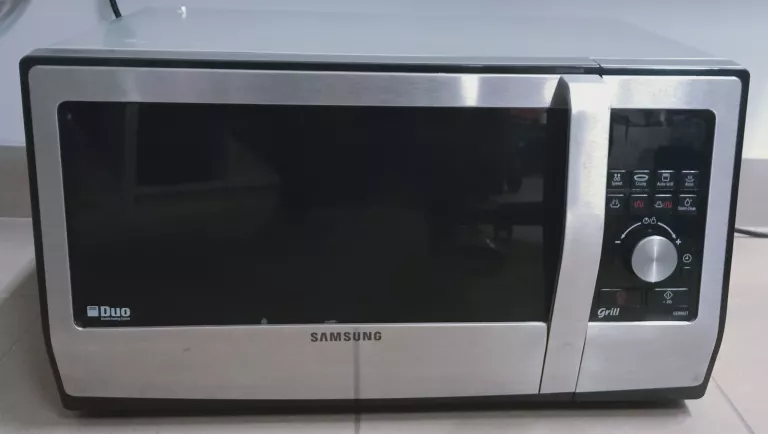 mikrofala-samsung-ge89asttalerz-kolor-dominujacy-srebrnyszary