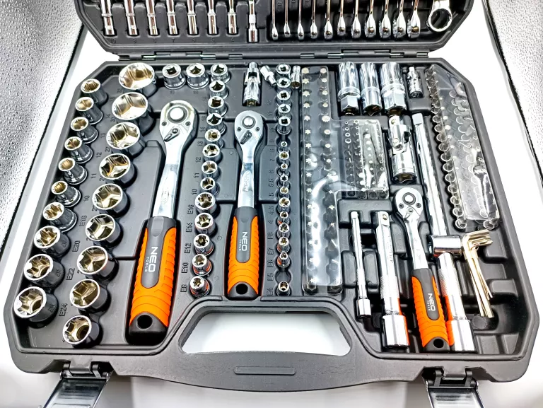 ZESTAW KLUCZY NEO 219 EL. KOMPLET