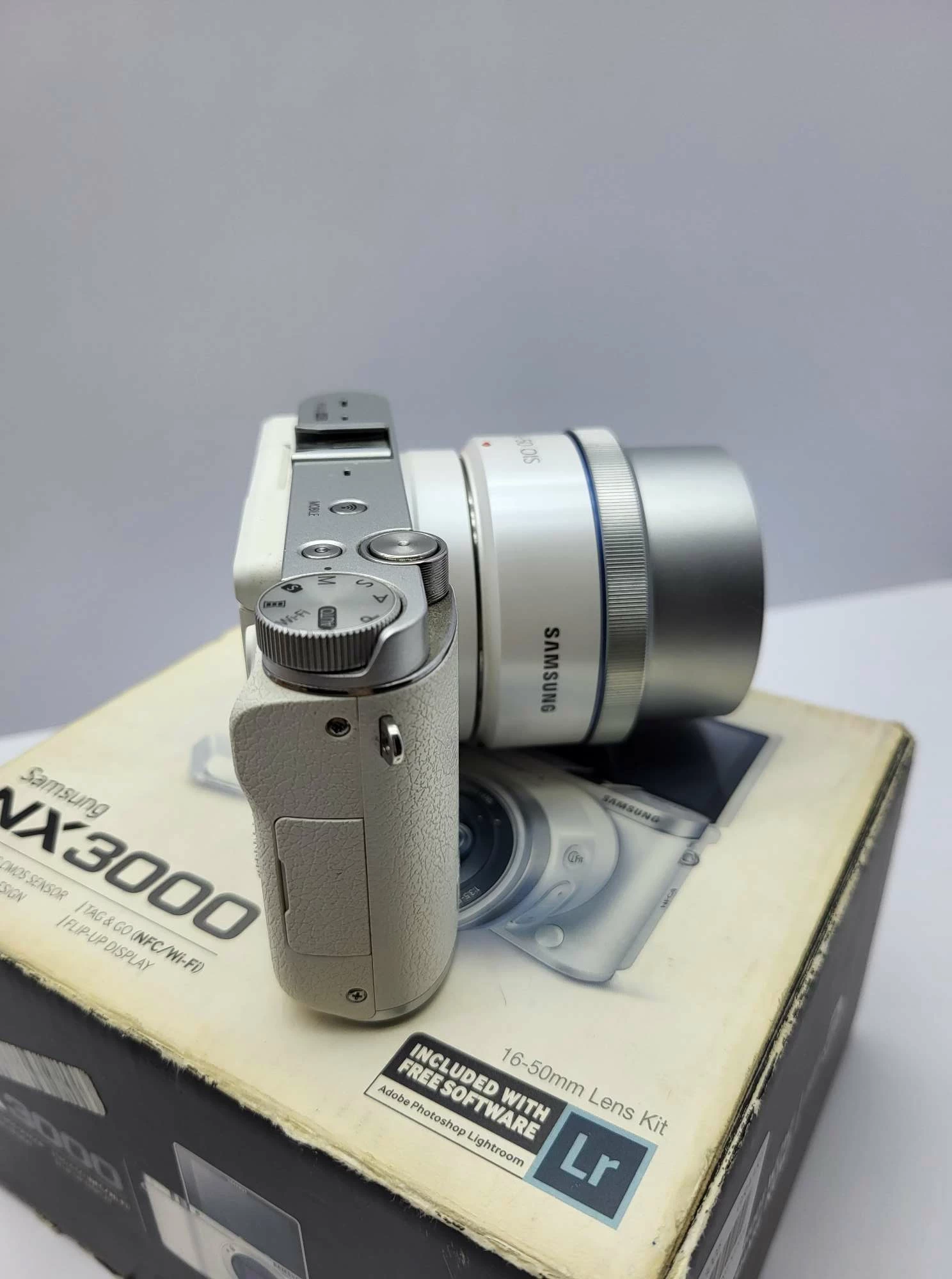 aparat-samsung-nx3000-obiektyw-lampa-rozmiar-matrycy-inny