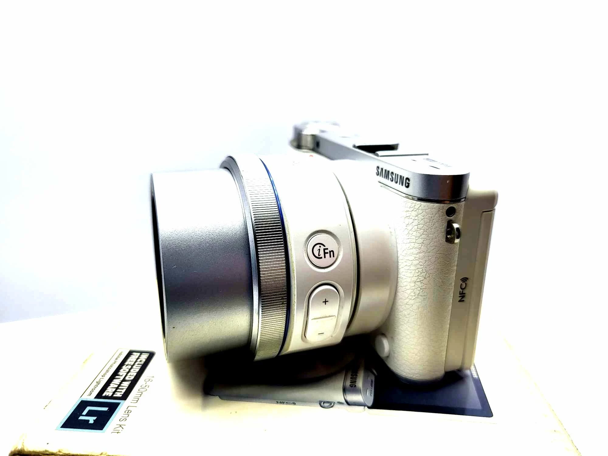 aparat-samsung-nx3000-obiektyw-lampa-stan-uzywany