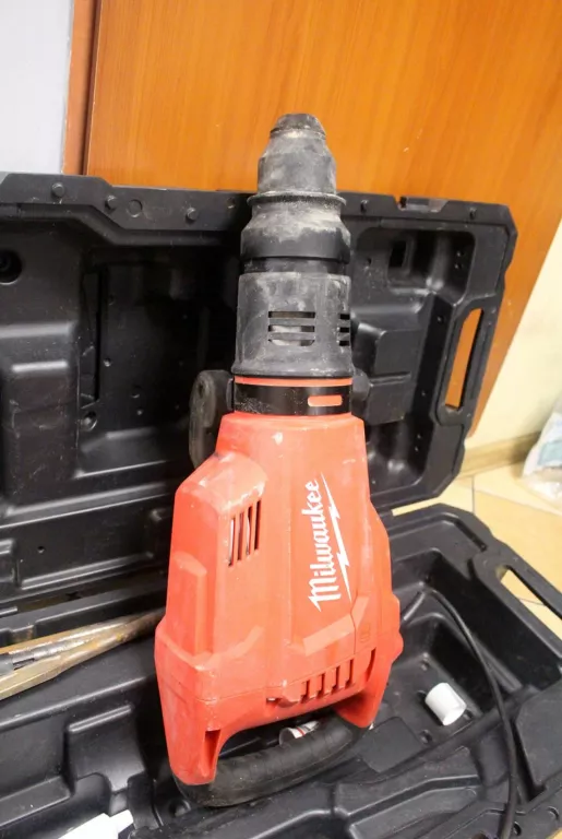 BYCZY MŁOT WYBURZENIOWY MILWAUKEE K1000S WALIZA