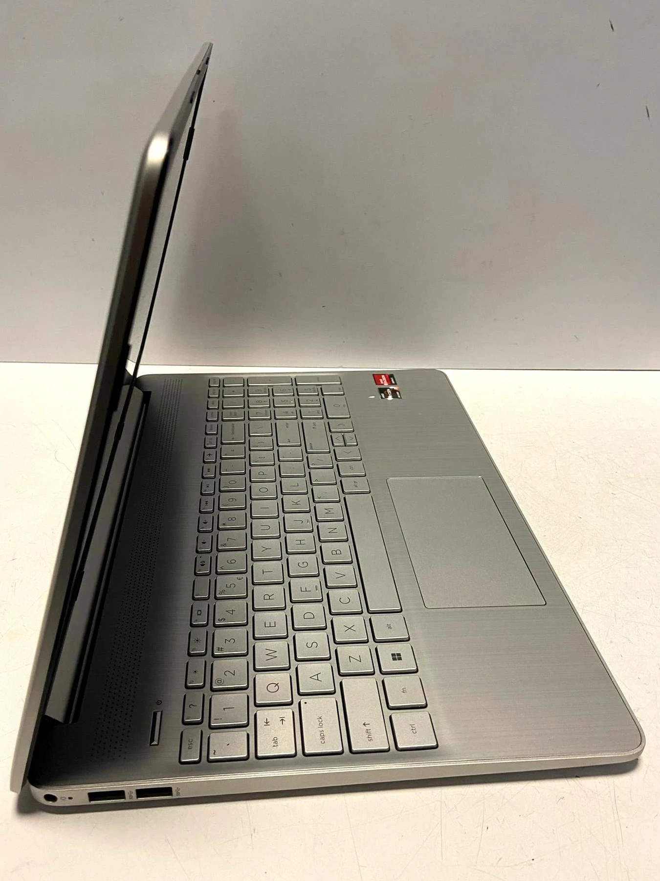 hp-15s-eq2470nw-amd-ryzen-3-5300u-8gb-512gb-ssd-przekatna-ekranu-156