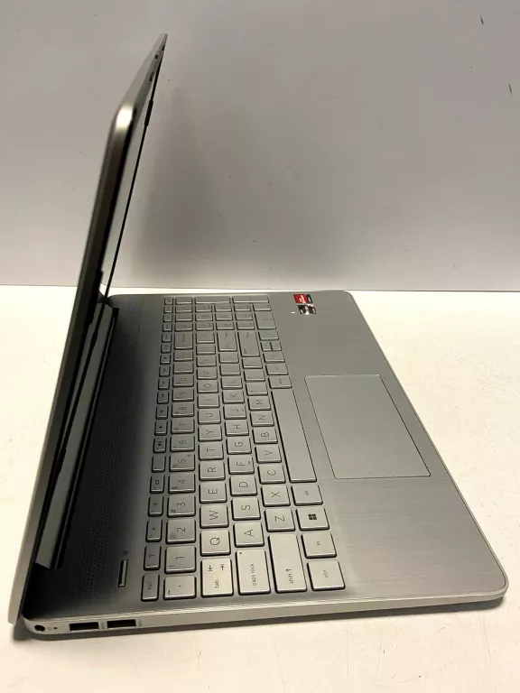 hp-15s-eq2470nw-amd-ryzen-3-5300u-8gb-512gb-ssd-przekatna-ekranu-156
