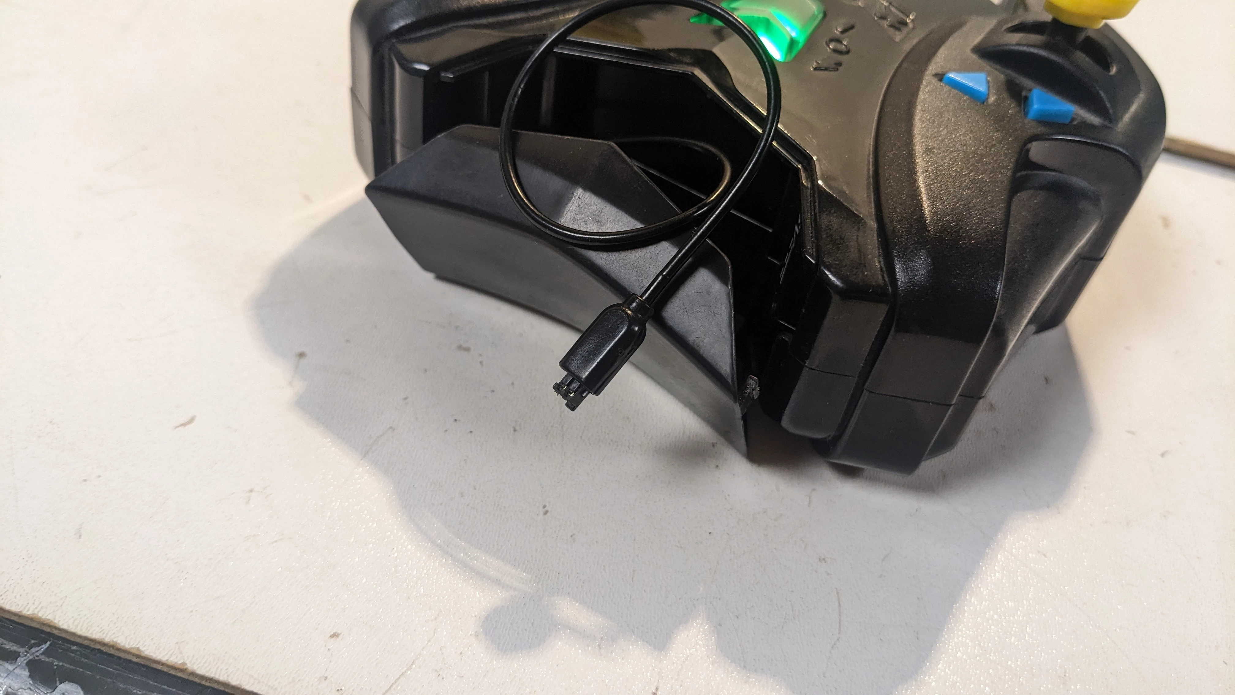 sterowany-pojazd-latajacy-hot-wheels-sky-shock-material-plastik