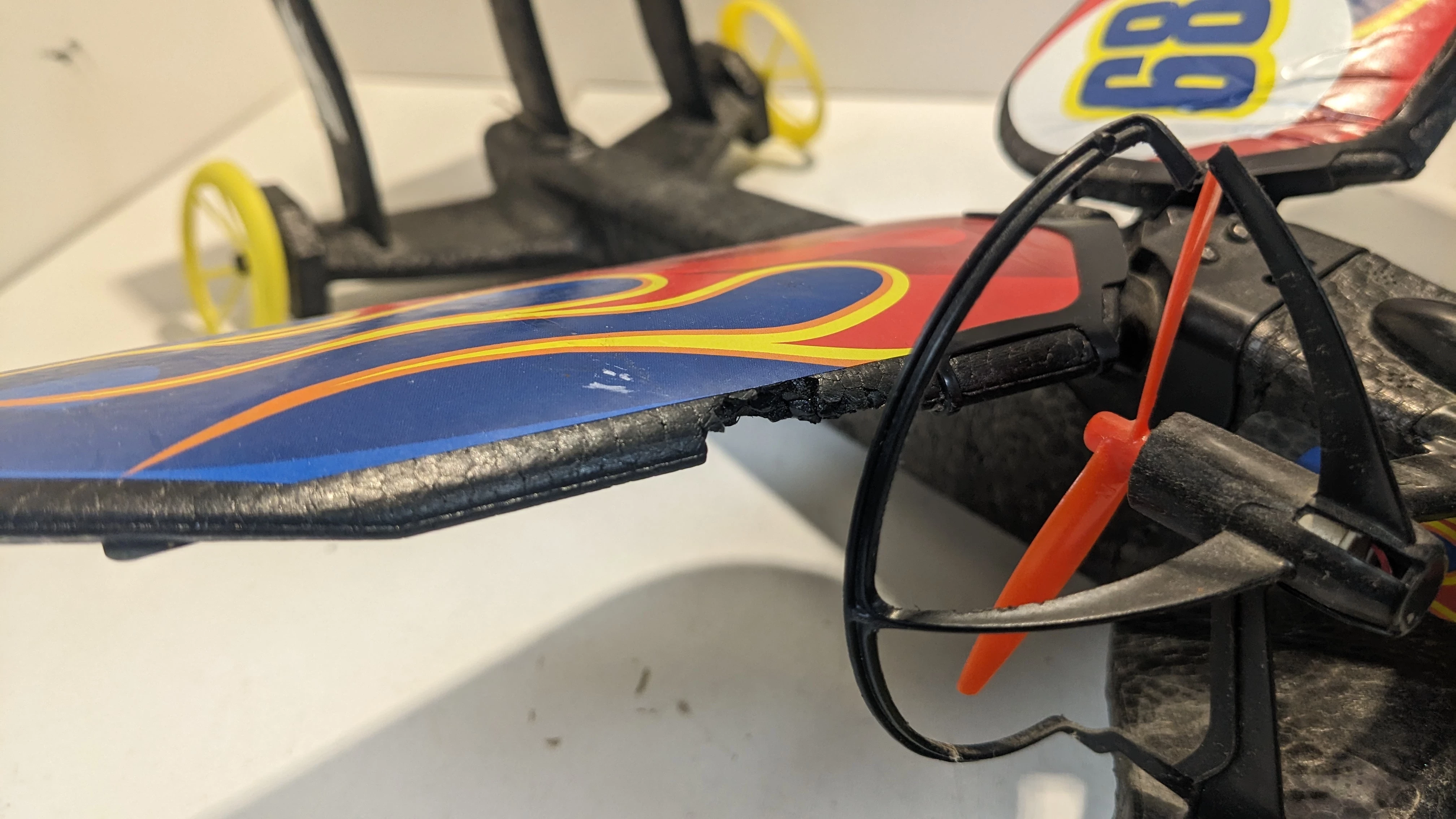 sterowany-pojazd-latajacy-hot-wheels-sky-shock-marka-hot-wheels