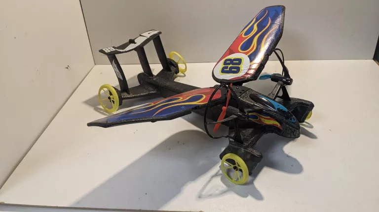 STEROWANY POJAZD LATAJĄCY HOT WHEELS SKY SHOCK