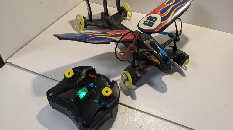STEROWANY POJAZD LATAJĄCY HOT WHEELS SKY SHOCK