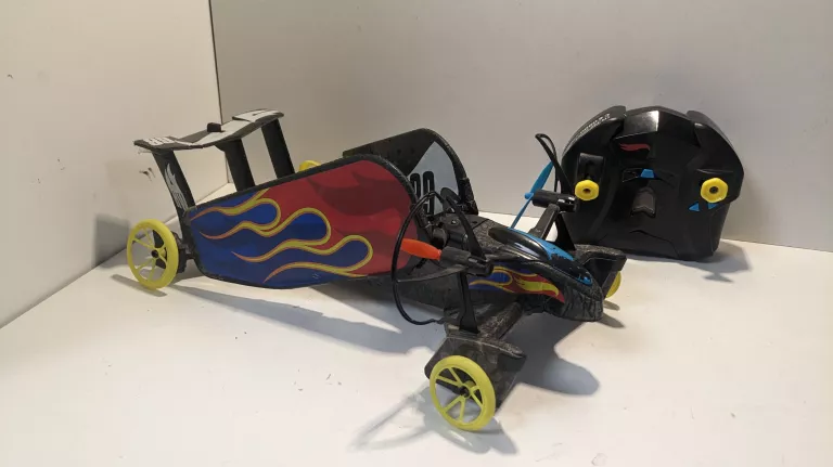 STEROWANY POJAZD LATAJĄCY HOT WHEELS SKY SHOCK