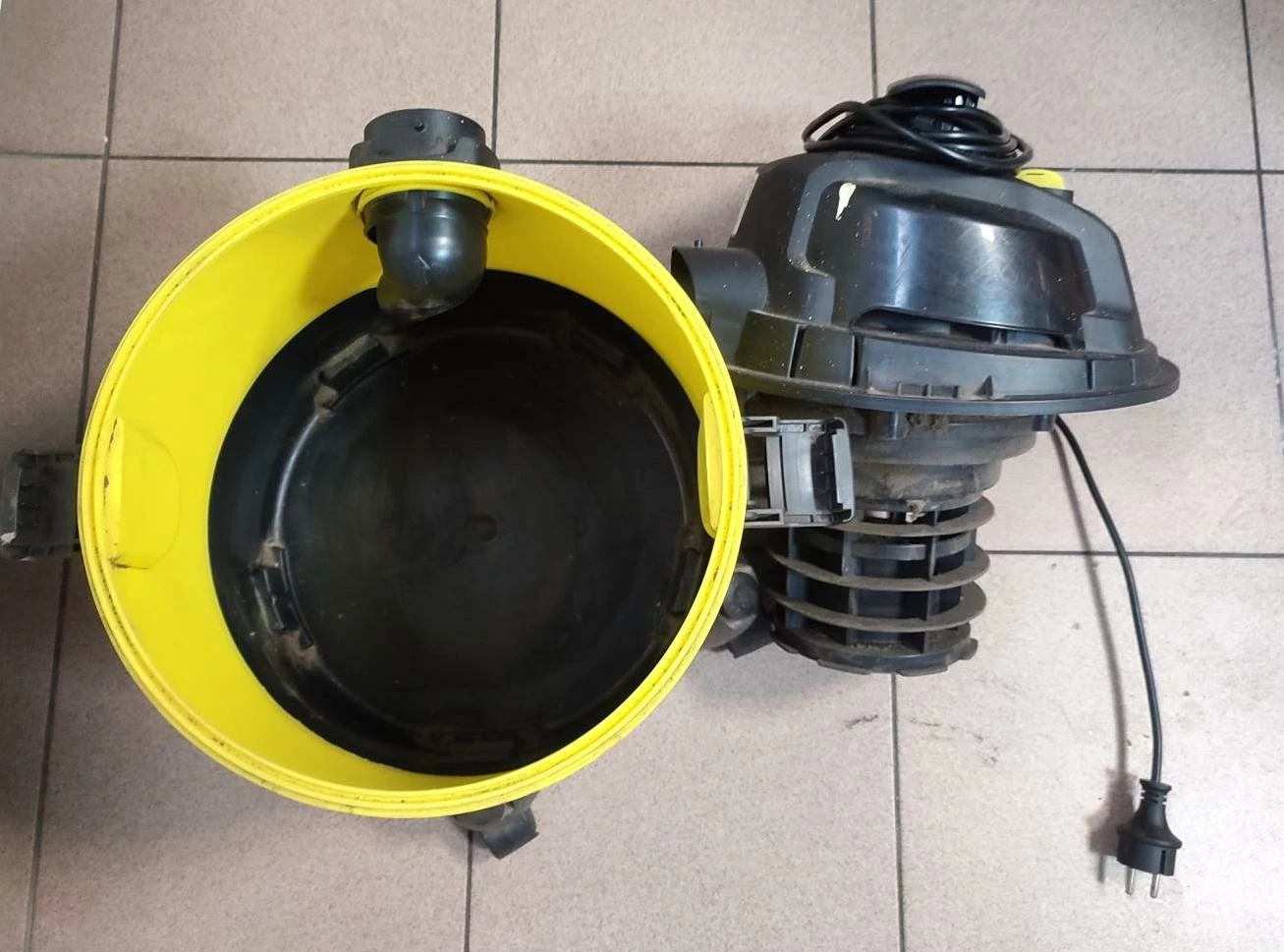 odkurzacz-parkside-pnts-1300-e4-at-opis-model-pnts-1300-e4