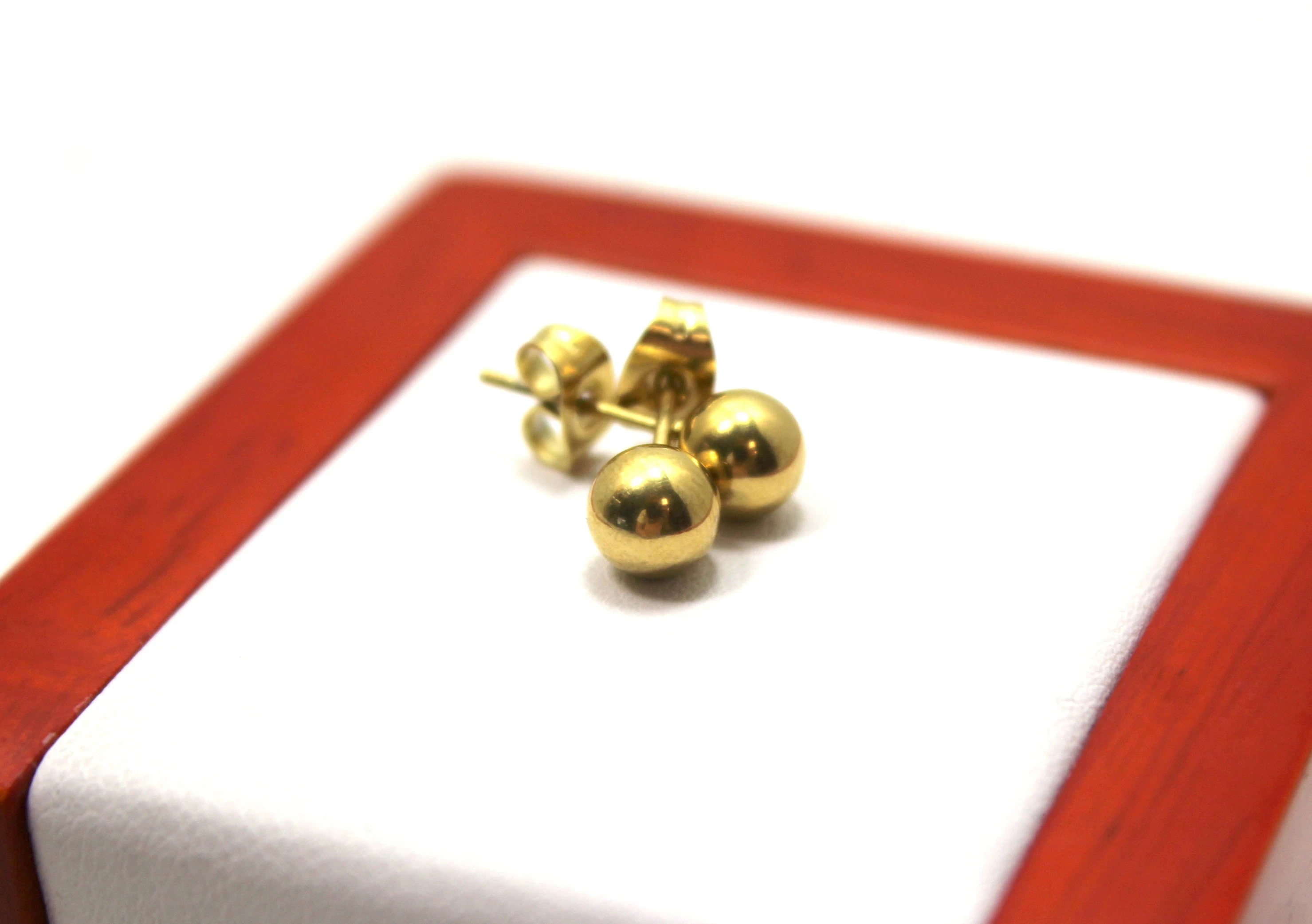 pozlacane-kolczyki-ze-stali-w-ksztalcie-kulki-kolor-dominujacy-205826-225106