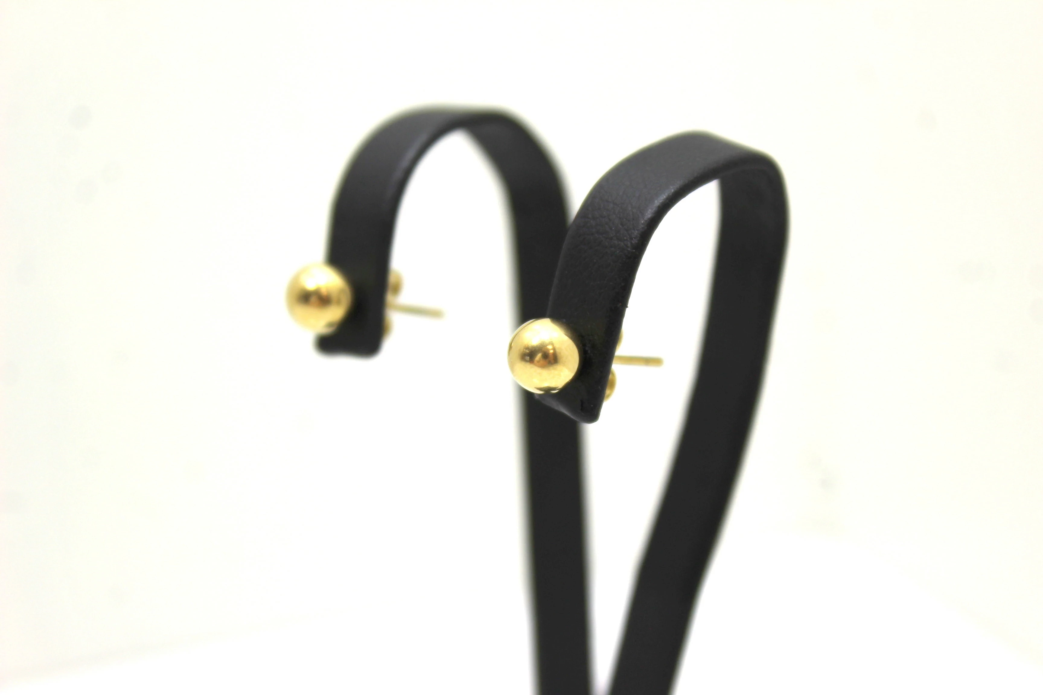 pozlacane-kolczyki-ze-stali-w-ksztalcie-kulki-stan-11323-2