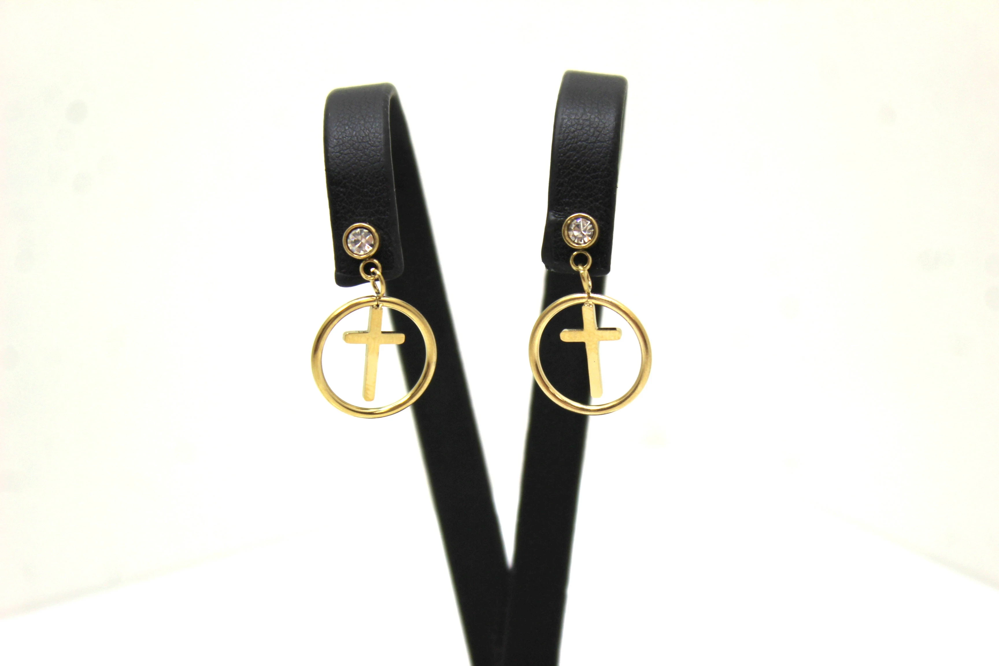 kolczyki-ze-stali-pozlacanej-krzyz-z-cyrkonia-ean-gtin-5905289675008