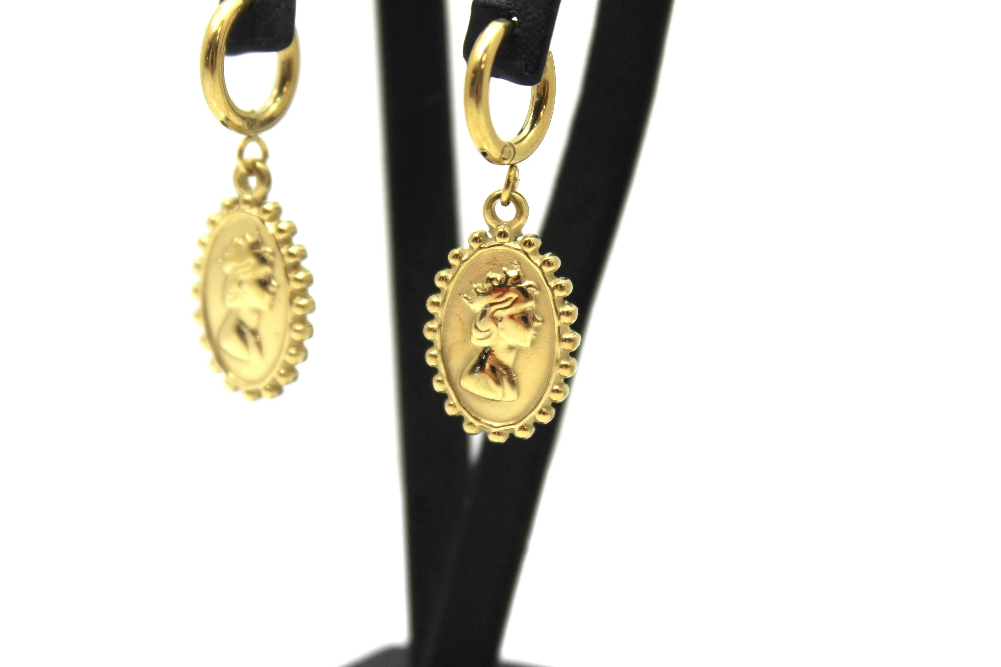 kolczyki-pozlacana-stal-chirurgiczna-portret-rodzaj-zapiecia-2207-1