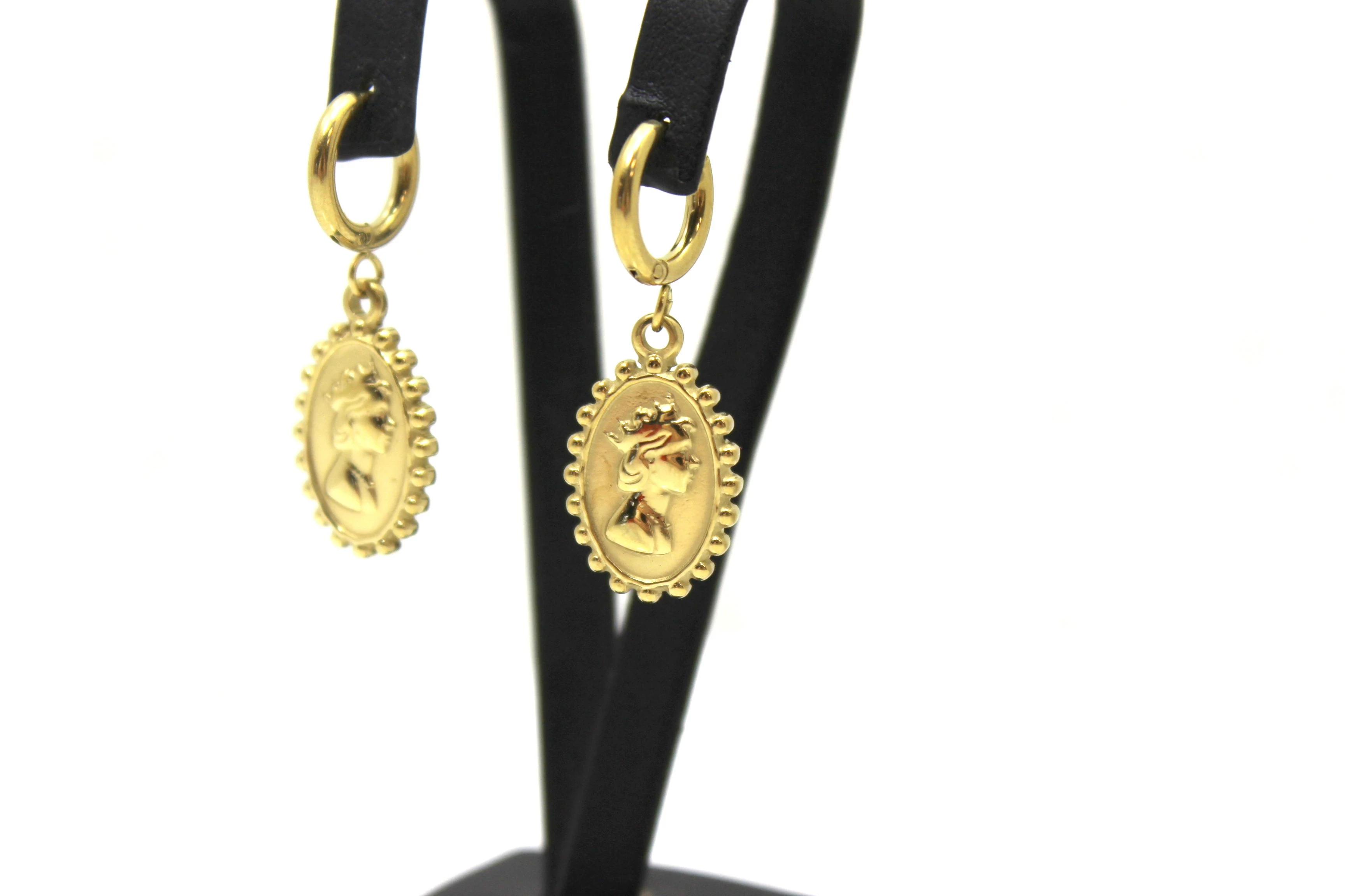 kolczyki-pozlacana-stal-chirurgiczna-portret-material-15835-256