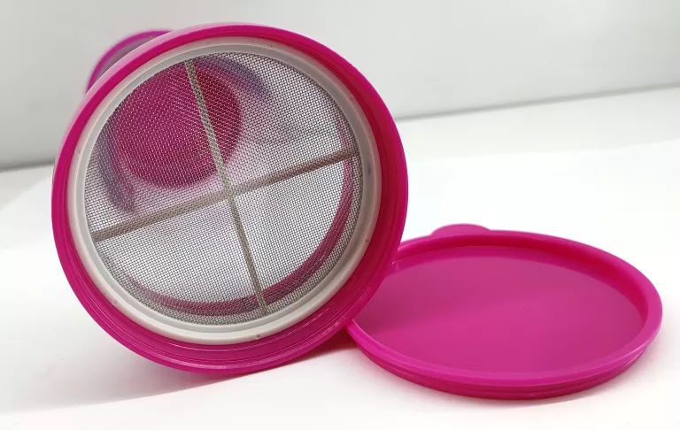POJEMNIK NA CUKIER PUDER Z SITKIEM TCHIBO 210G