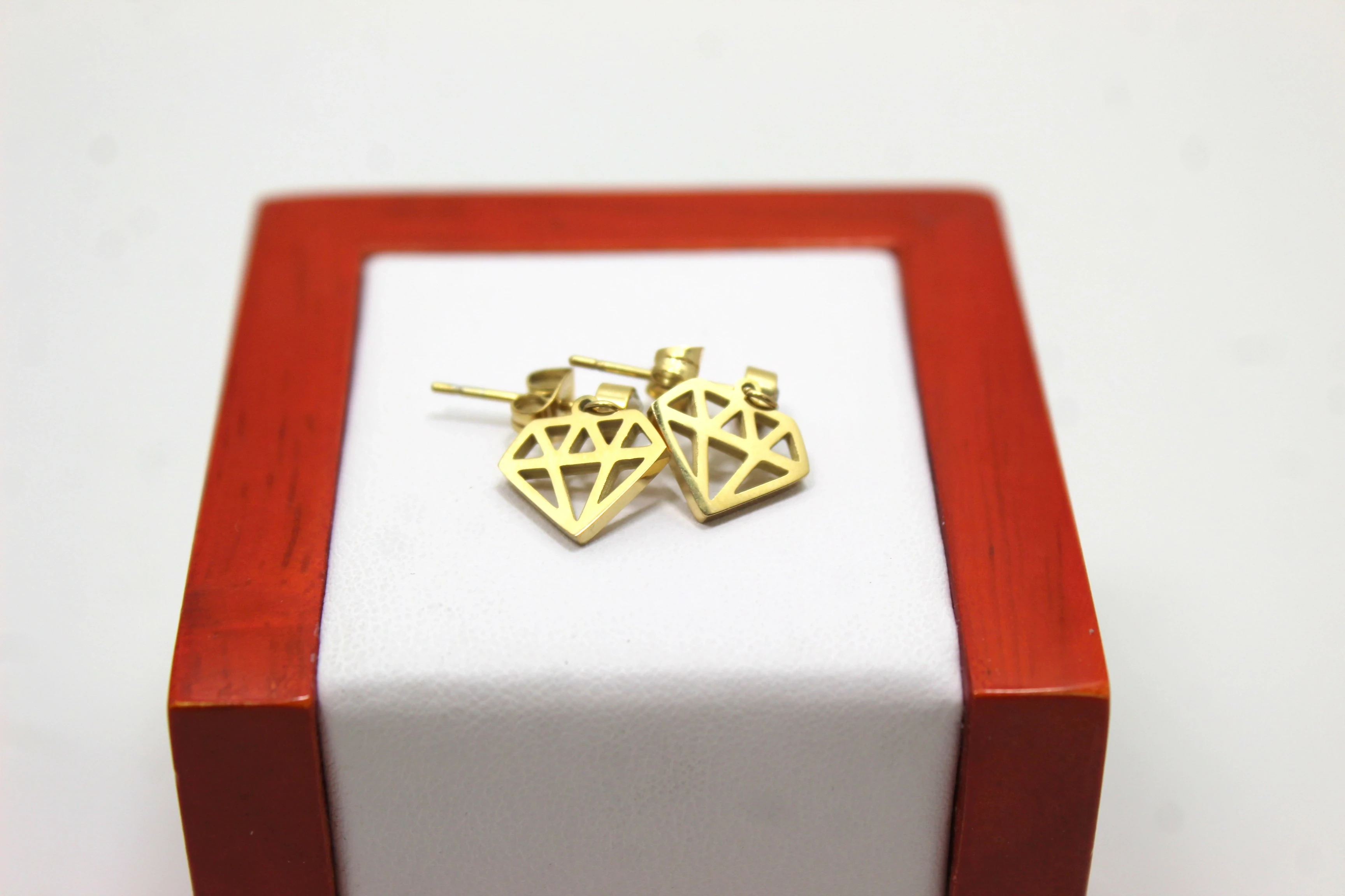 kolczyki-ze-stali-pozlacanej-diament-z-cyrkonia-wolska-89-warszawa